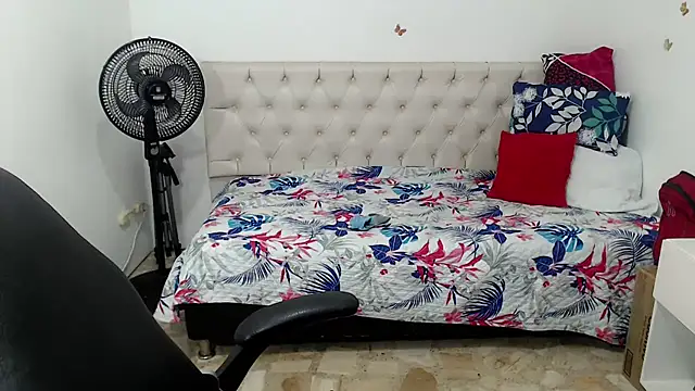 victoria jones online show from April 2, 1:52 pm