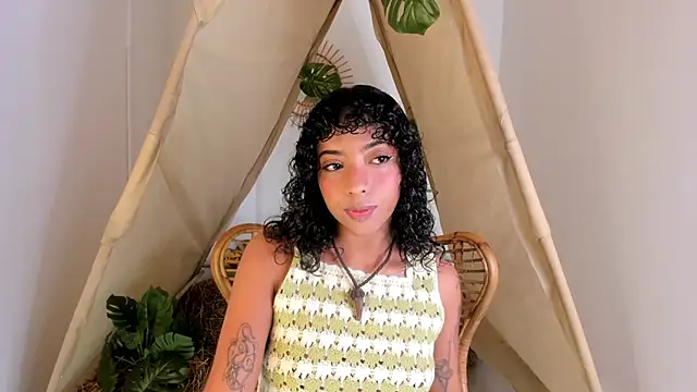 Ariella Ruiz online show from November 7, 12:00 pm