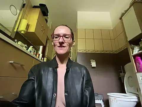 Milky hairy mommy online show from April 23, 12:40 pm