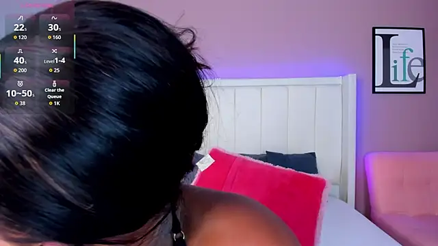 Britanymooree online show from November 19, 8:09 pm