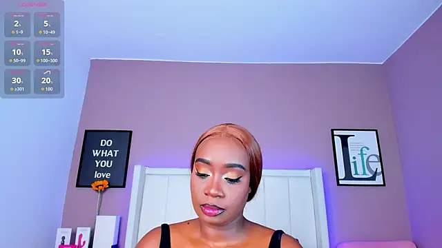 Snapshot of Britanymooree chatting on September 23, 8:29 pm Britanymooree online show from September 23, 8:29 pm