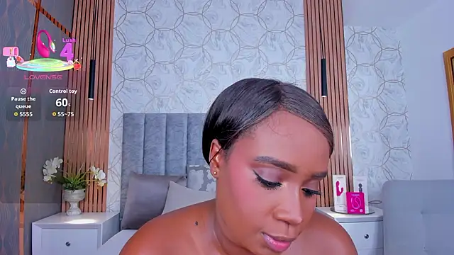 Britanymooree online show from February 3, 7:29 pm