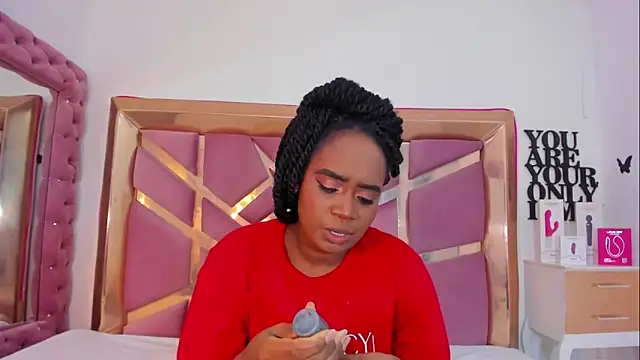 Britanymooree online show from April 11, 10:24 pm