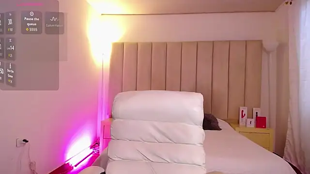 Britanymooree online show from March 6, 7:31 pm