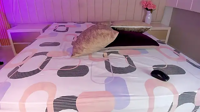 Littleolivia  online show from March 21, 3:17 pm