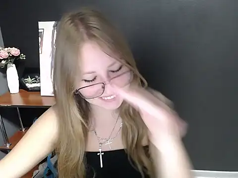 Snapshot of lady_minx chatting on September 16, 7:27 am lady minx online show from September 16, 7:27 am