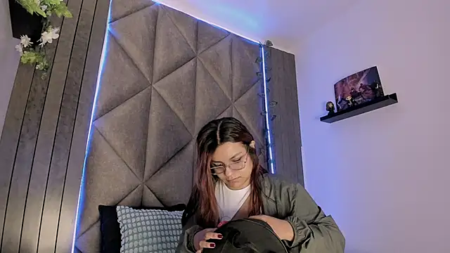 Snapshot of AbbyWathson chatting on October 2, 8:47 pm AbbyWathson online show from October 2, 8:47 pm