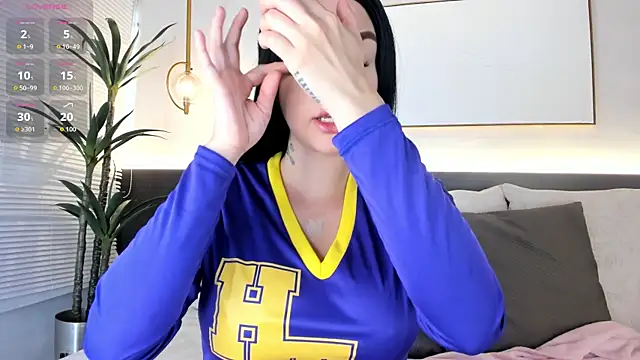 StacyRigel online show from October 28, 1:28 pm