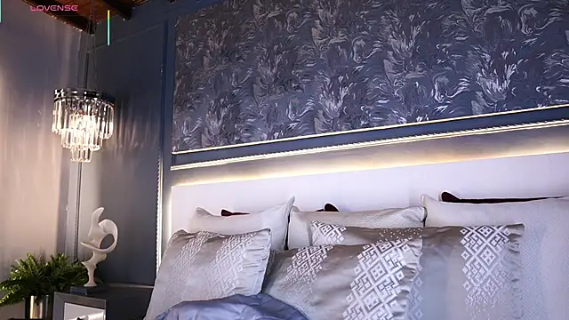 AylinMillerxs online show from March 21, 7:30 pm