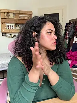 Curvydesifromgermany online show from April 3, 1:42 pm