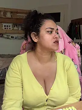 Curvydesifromgermany online show from June 3, 2:33 pm