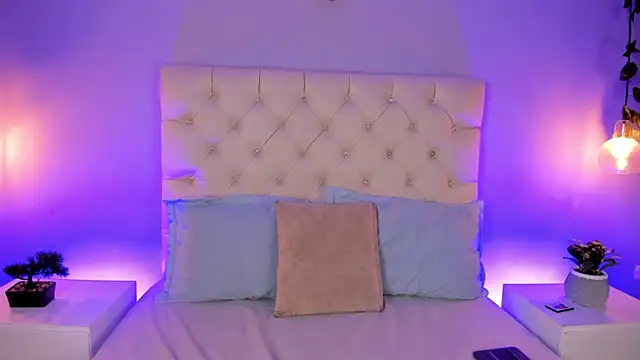Hanna Simmons online show from May 16, 8:41 pm