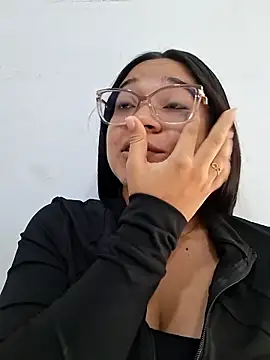 -VICKKY online show from March 31, 2:28 pm