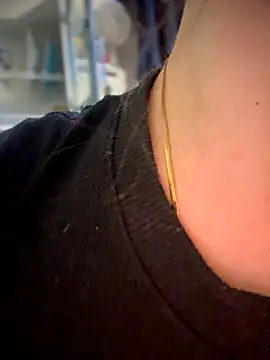 Emiily lee online show from April 21, 9:27 am