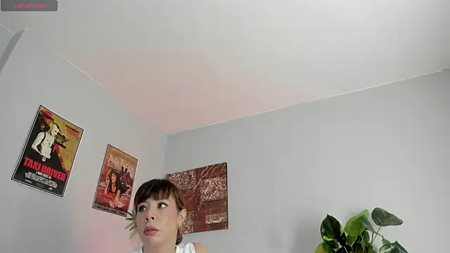 Snapshot of iriiina_veneno chatting on October 14, 11:18 pm iriiina veneno online show from October 14, 11:18 pm