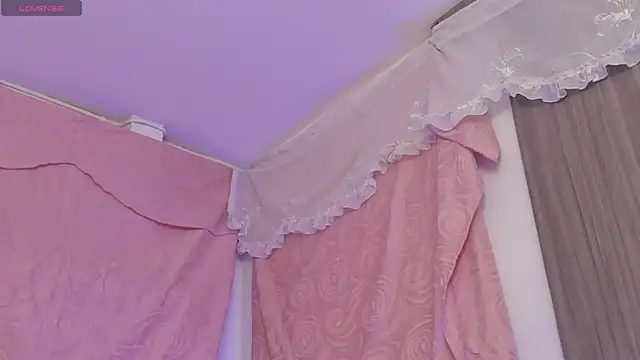 Snapshot of BonnieCute_ chatting on September 21, 11:47 pm BonnieCute online show from September 21, 11:47 pm