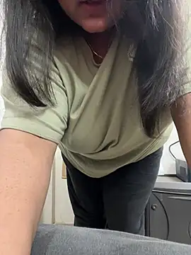 smile pretty online show from February 4, 6:00 pm