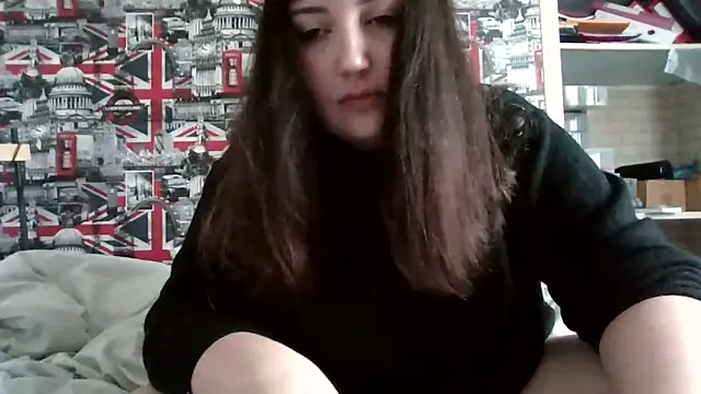 Lynylou online show from October 8, 1:48 pm