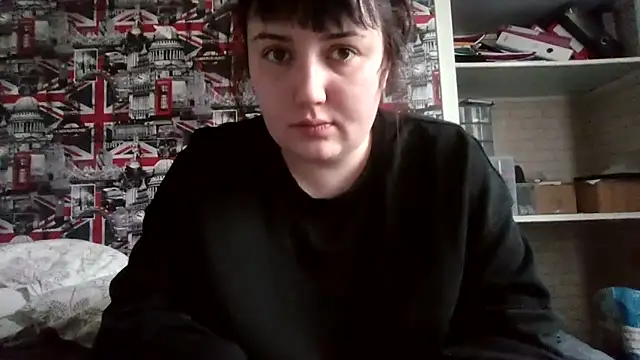 Lynylou online show from October 19, 1:46 pm