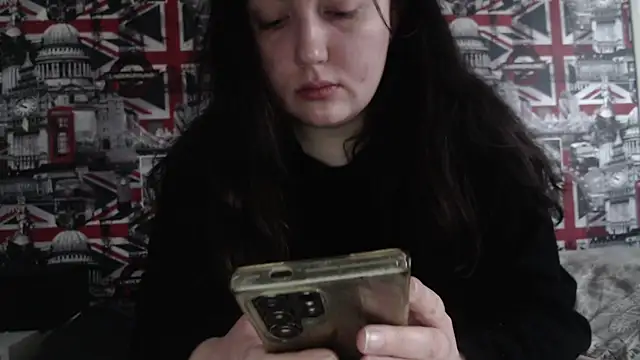 Lynylou online show from February 17, 4:17 pm