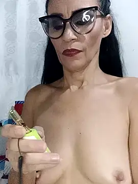 Snapshot of BarbaraMature chatting on September 15, 9:33 pm BarbaraMature online show from September 15, 9:33 pm