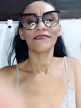 Snapshot of BarbaraMature chatting on October 13, 9:28 pm BarbaraMature online show from October 13, 9:28 pm