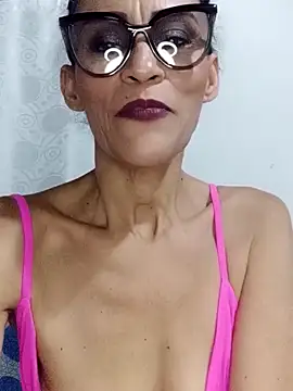 Snapshot of BarbaraMature chatting on October 17, 6:44 pm BarbaraMature online show from October 17, 6:44 pm