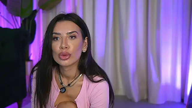 FoxieJullia online show from November 10, 7:14 am