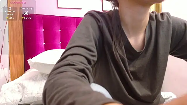 yourcuteneighbourr online show from April 18, 3:09 am