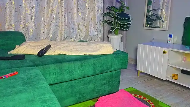Yoyo   online show from July 12, 7:04 pm