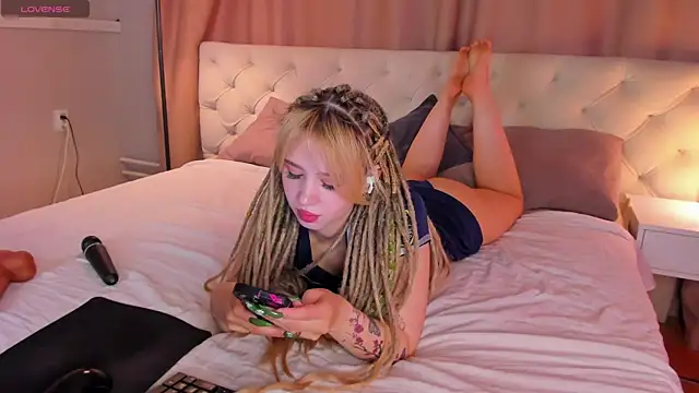 Valerie Woods online show from June 20, 1:09 am