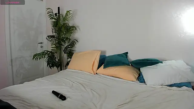 Valerie Woods online show from July 29, 12:32 am