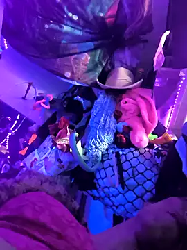 gurlnips online show from March 30, 6:29 pm