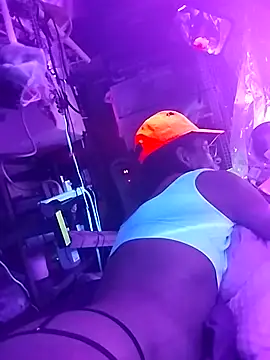 gurlnips online show from March 24, 11:59 am