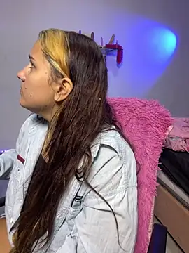 Snapshot of saray_gomez22 chatting on October 13, 3:20 am saray gomez22 online show from October 13, 3:20 am