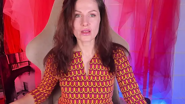 April o Nill online show from December 4, 7:25 pm