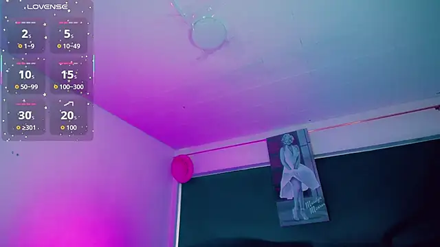 Kendall hornyy online show from March 29, 9:47 pm