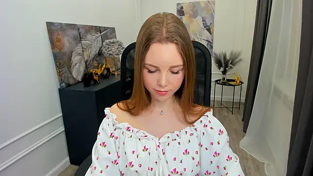 MileyWings online show from March 20, 12:43 pm