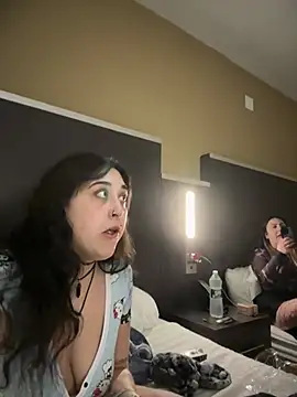 ThicBunz online show from April 4, 6:01 am