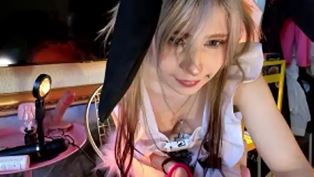 Moon Lollie  online show from January 19, 2:13 pm