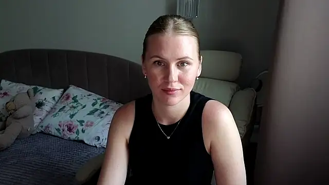 IsabelAllen online show from July 13, 3:35 pm