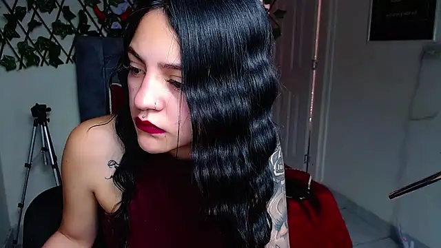 Violettasquirt online show from May 28, 1:53 pm