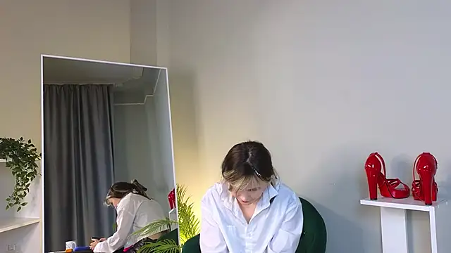 CiriRianonn online show from September 22, 4:44 am