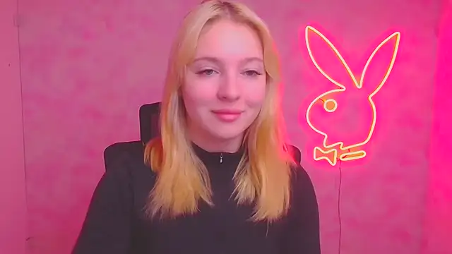 Snapshot of Milka_kiss_ chatting on October 15, 9:01 am Milka kiss online show from October 15, 9:01 am
