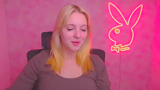 Snapshot of Milka_kiss_ chatting on October 14, 5:43 am Milka kiss online show from October 14, 5:43 am