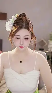 Qiaoqiao  online show from February 13, 9:11 am