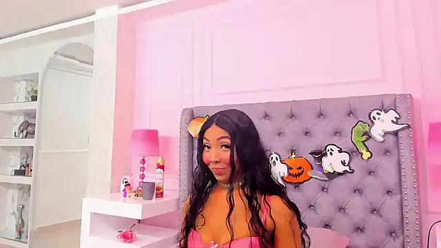 HaileeRoberts online show from October 10, 12:43 pm