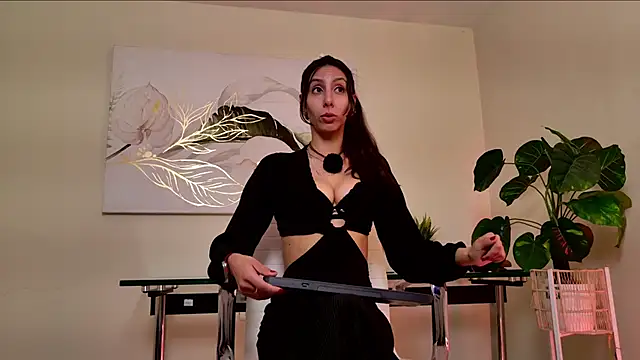 luna willians online show from April 7, 8:33 pm