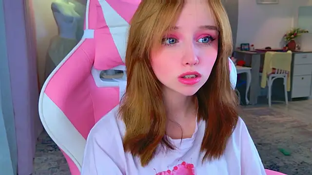 b4by LoL1 online show from December 3, 11:34 am