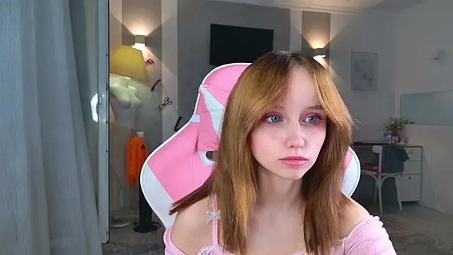 b4by LoL1 online show from November 14, 2:39 pm